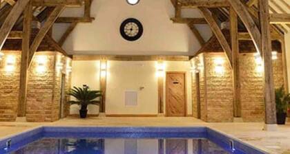 Pebble Lodge, pet Friendly, Bright and Sunny Home