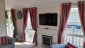 Chalet, Multiple Beds | Living area | Fireplace - Pebble Lodge, pet Friendly, Bright and Sunny Home (Wisbech)