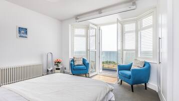 5 bedrooms, iron/ironing board, WiFi, bed sheets