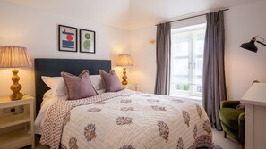 2 dormitorios, tabla de planchar con plancha, wifi gratis y ropa de cama