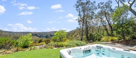 Tina de hidromasaje al aire libre