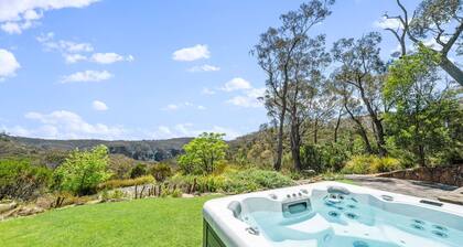 Cliffnest House with 180 deg escarpment views