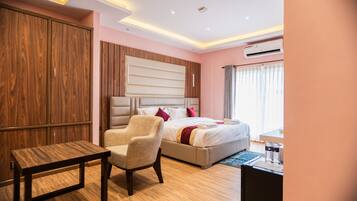 Executive Room | In-room safe, desk, soundproofing, iron/ironing board