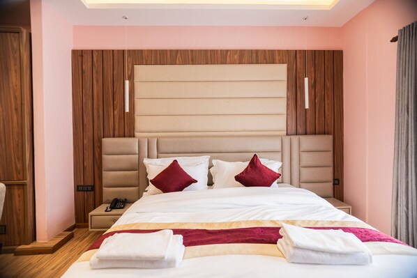 Habitación ejecutiva | Caja de seguridad en la habitación, escritorio y insonorización 