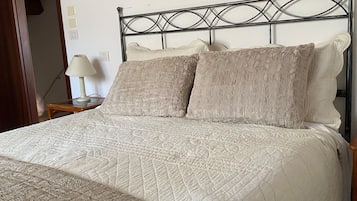 3 bedrooms, iron/ironing board, Internet, bed sheets