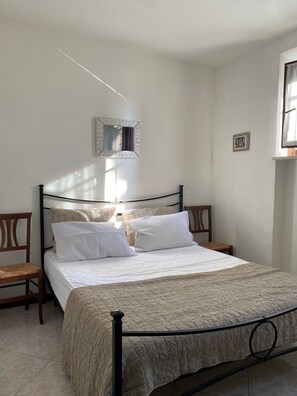 3 bedrooms, iron/ironing board, Internet, bed sheets
