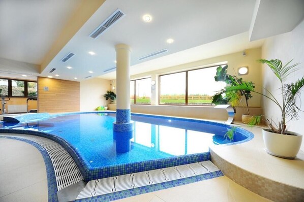 Indoor pool, open 9:00 AM to 9:00 PM, sun loungers - Hotel Alpejski (Polanica-Zdroj)