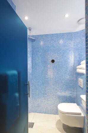 Lägenhet (101) | Badrum | Hårtork, handdukar, tvål och toalettpapper