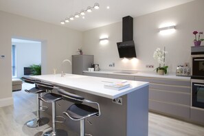 公寓 (102) | 私人廚房 | 咖啡機/沖茶器、電熱水壺、多士爐、餐桌