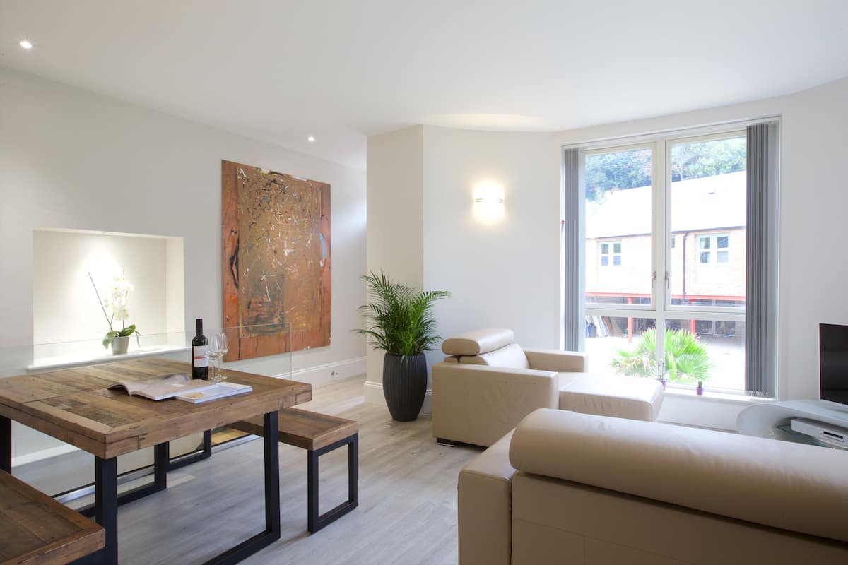 Appartement (102) | Coin séjour | TV connectée de 46 pouces avec chaßnes numériques, télévision