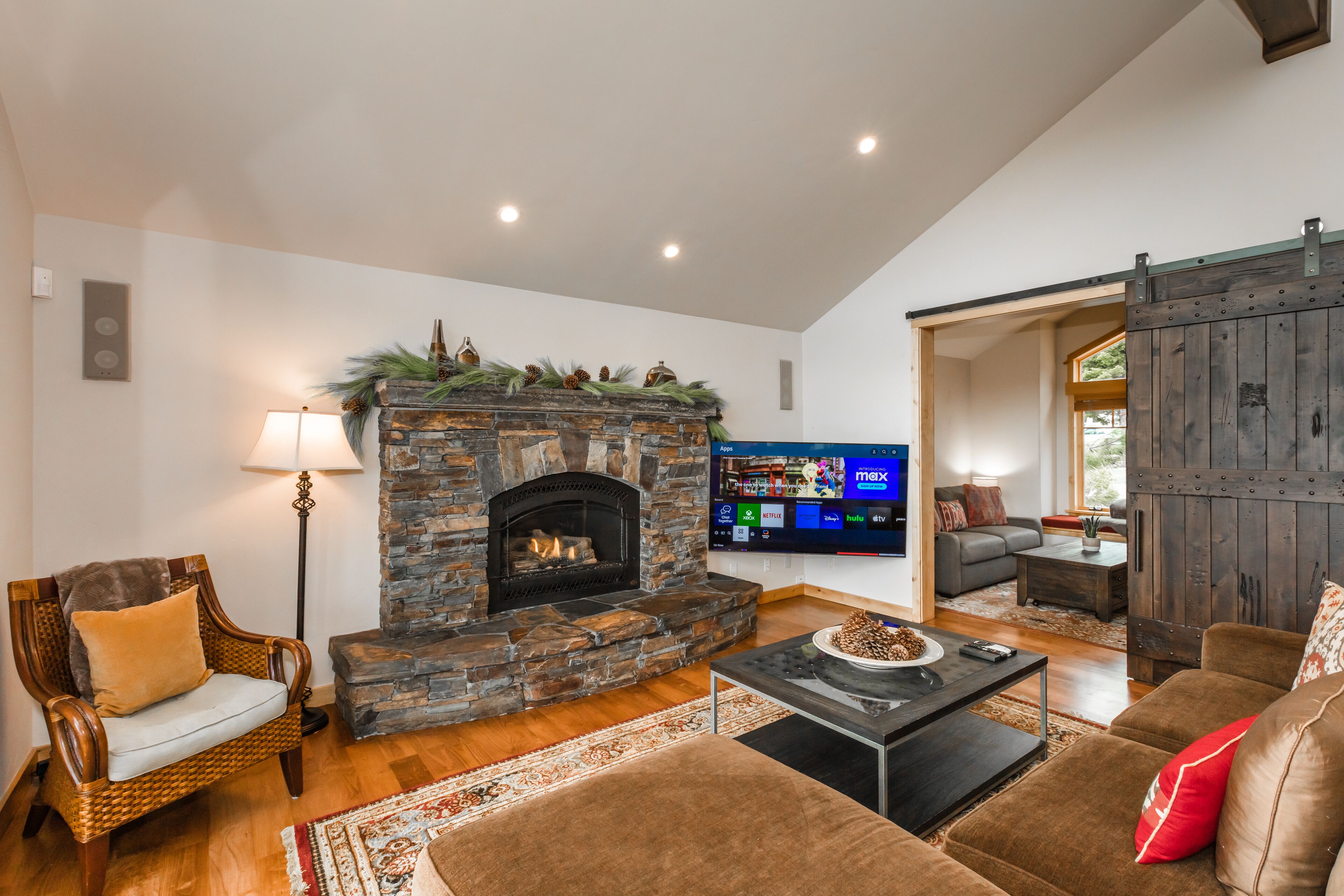 Mtnpeak_elevated Living, Hot Tub, 180 Views, 3 Fireplaces, Wine Cellar, Game Room, Arcade, Foosball - Truckee, CA