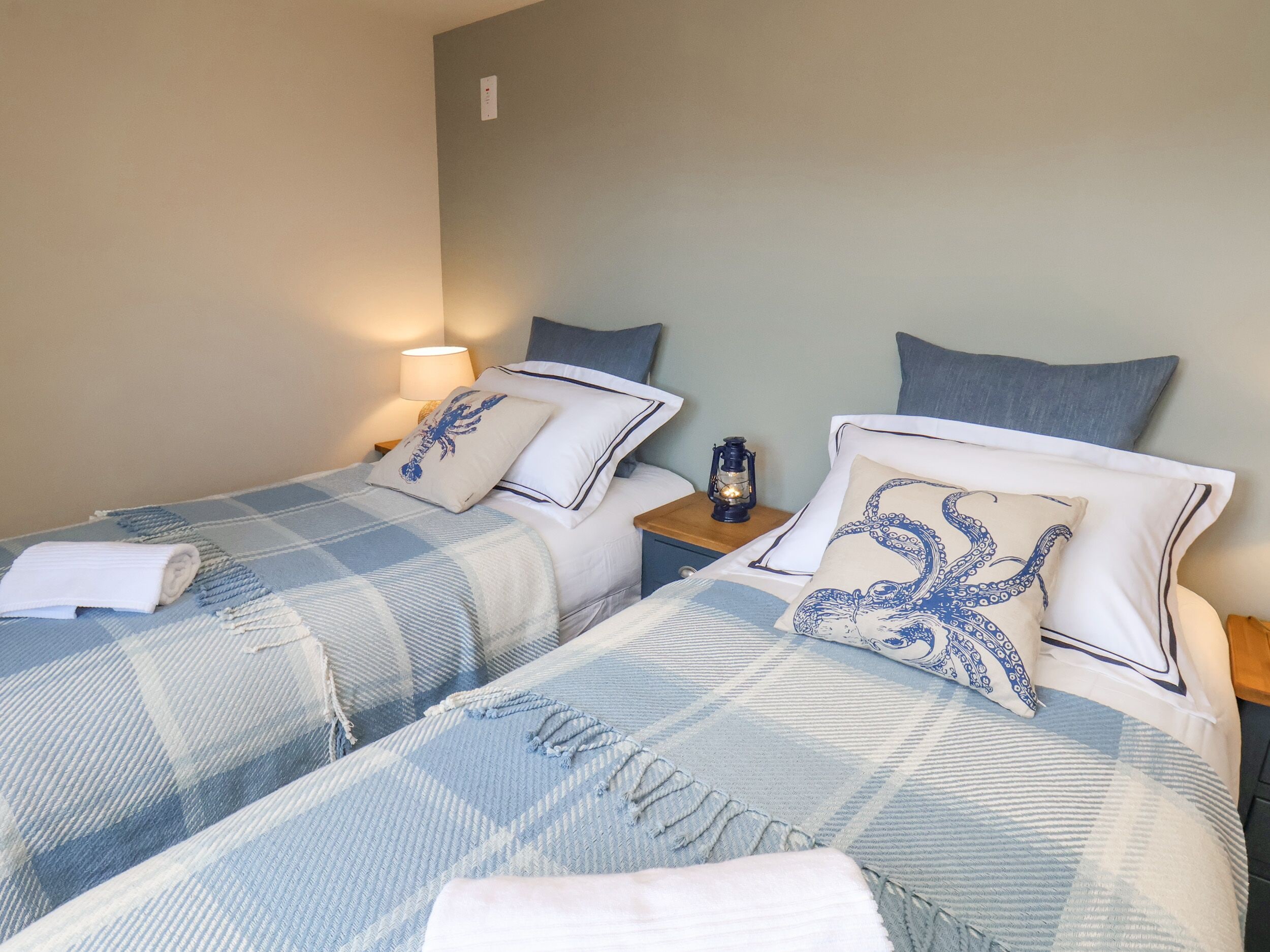 2 bedrooms, individually decorated, individually furnished, free WiFi