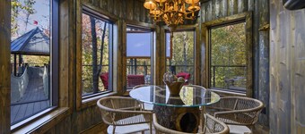 Treetopia Treehouse!Waterfall!3Story Slide!OutdoorBed!Nest Hottub!Sauna!