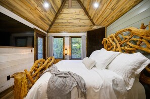 3 bedrooms, iron/ironing board, travel crib, free WiFi