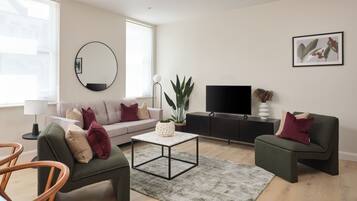 2-bedroom 2 bathroom | Living area | 42-inch Smart TV with cable channels, TV, Netflix