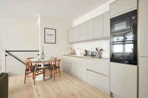 Private kitchen - Fulham  Hestercombe House by Viridian Apartments (London)