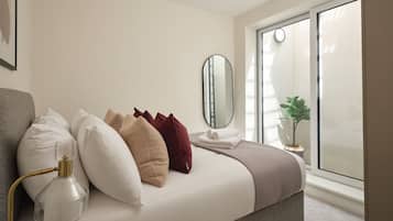 2-bedroom 2 bathroom | 2 bedrooms, in-room safe, laptop workspace, soundproofing