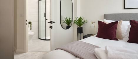 2-bedroom 2 bathroom | 客房內保險箱、筆電工作空間、隔音、熨斗/熨衣板