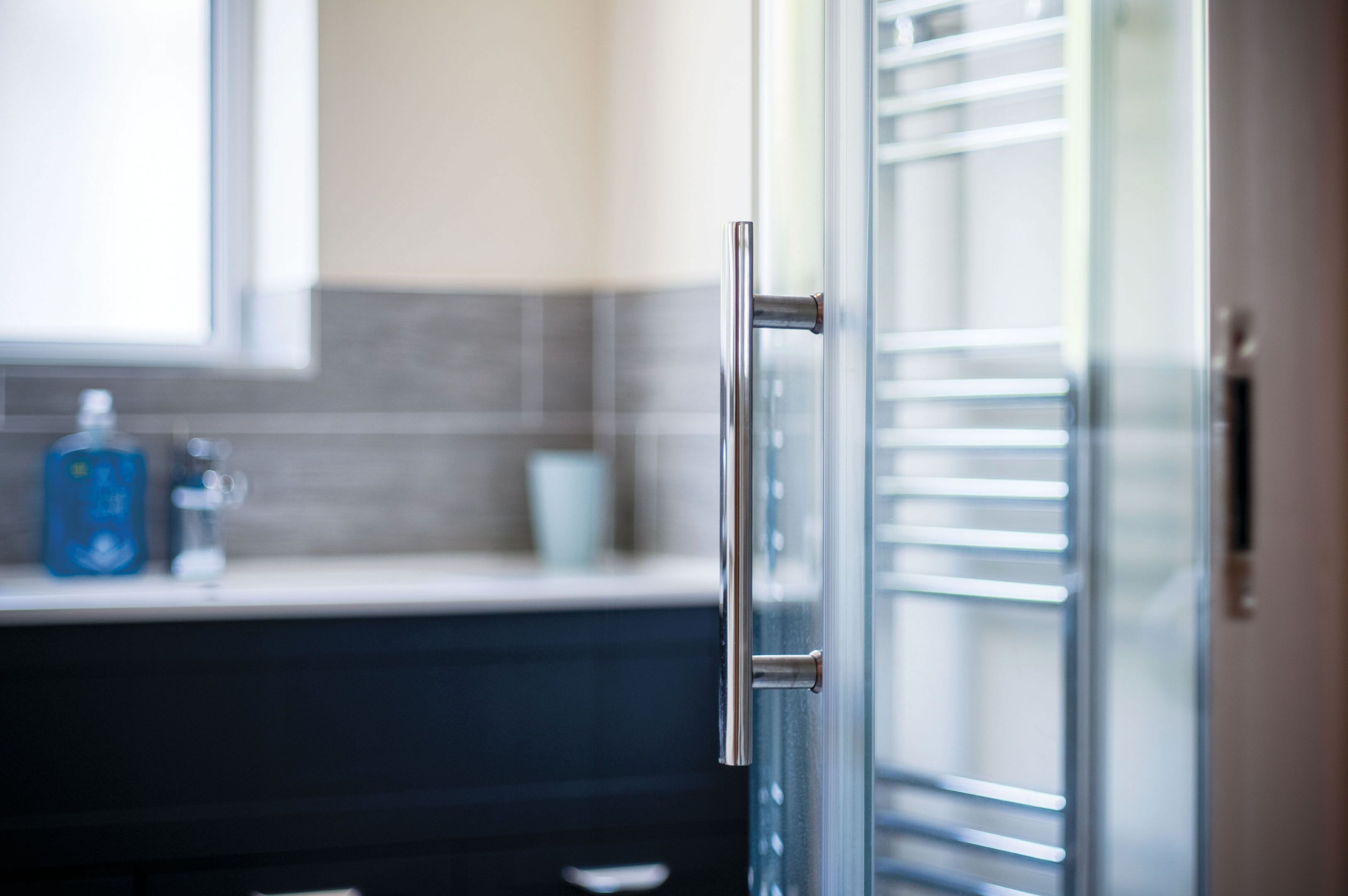 Een douche, een haardroger, handdoeken