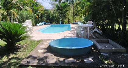 Sítio, casa inteira, em Nova Iguaçu, muito bem localizado.
