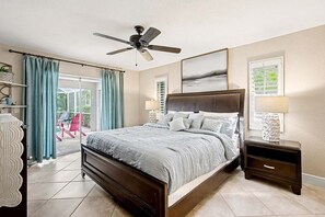 3 bedrooms, iron/ironing board, free WiFi, bed sheets - Feeling TipSea - Boat Dock - Living and Family Roo (Cape Coral)