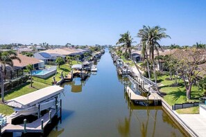 Marina - Feeling TipSea - Boat Dock - Living and Family Roo (Cape Coral)