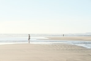 Plage à proximité, sable blanc, 10 bars de plage