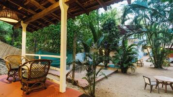 1 bedroom, bed sheets