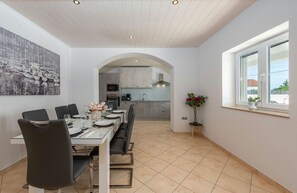 Villa, 4 Bedrooms, Private Pool, Mountain View | In-room dining - Villa Milemare (Benkovac)