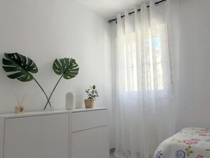 1 sovrum, skrivbord, strykjärn/strykbräda och wi-fi