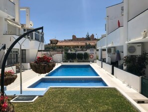 Outdoor pool - Modern 1 bed apartment and Carihuela - Torremolino (Torremolinos)
