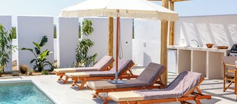 2 bedroom, 2 bathroom villa with Private Pool and outdoor patio with barbecue