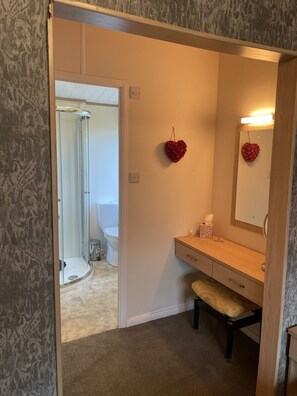 Combined shower/bathtub, deep-soaking bathtub, hair dryer, towels