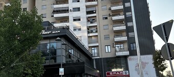 Entire apartment near lake and castle - couple/family friendly