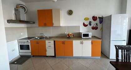 Entire apartment near lake and castle - couple/family friendly