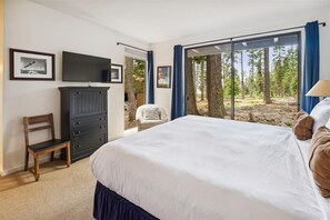 2 bedrooms, desk, iron/ironing board, free WiFi - Rocky Ridge #61: 2  BR, 2  BA Townhouse in Tahoe City, Sleeps 6 (Tahoe City)