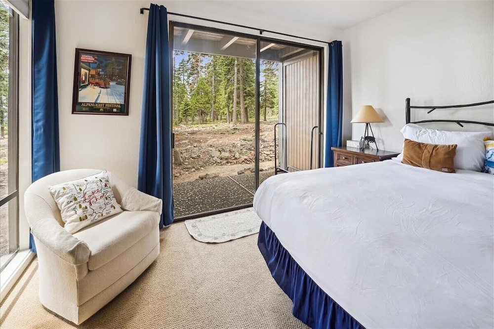 Rocky Ridge 61 2 BR, 2 BA Townhouse in Tahoe City, Sleeps 6 Tahoe