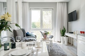 城市开间 | 特色装修、特色家居、笔记本电脑工作区、熨斗/熨衣板