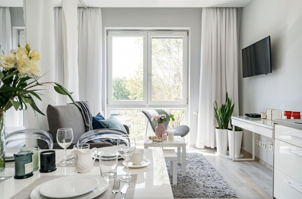 City Studio | Individually decorated, individually furnished, laptop workspace