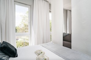 City Studio | Living area | 43-inch LCD TV with digital channels, TV, Netflix