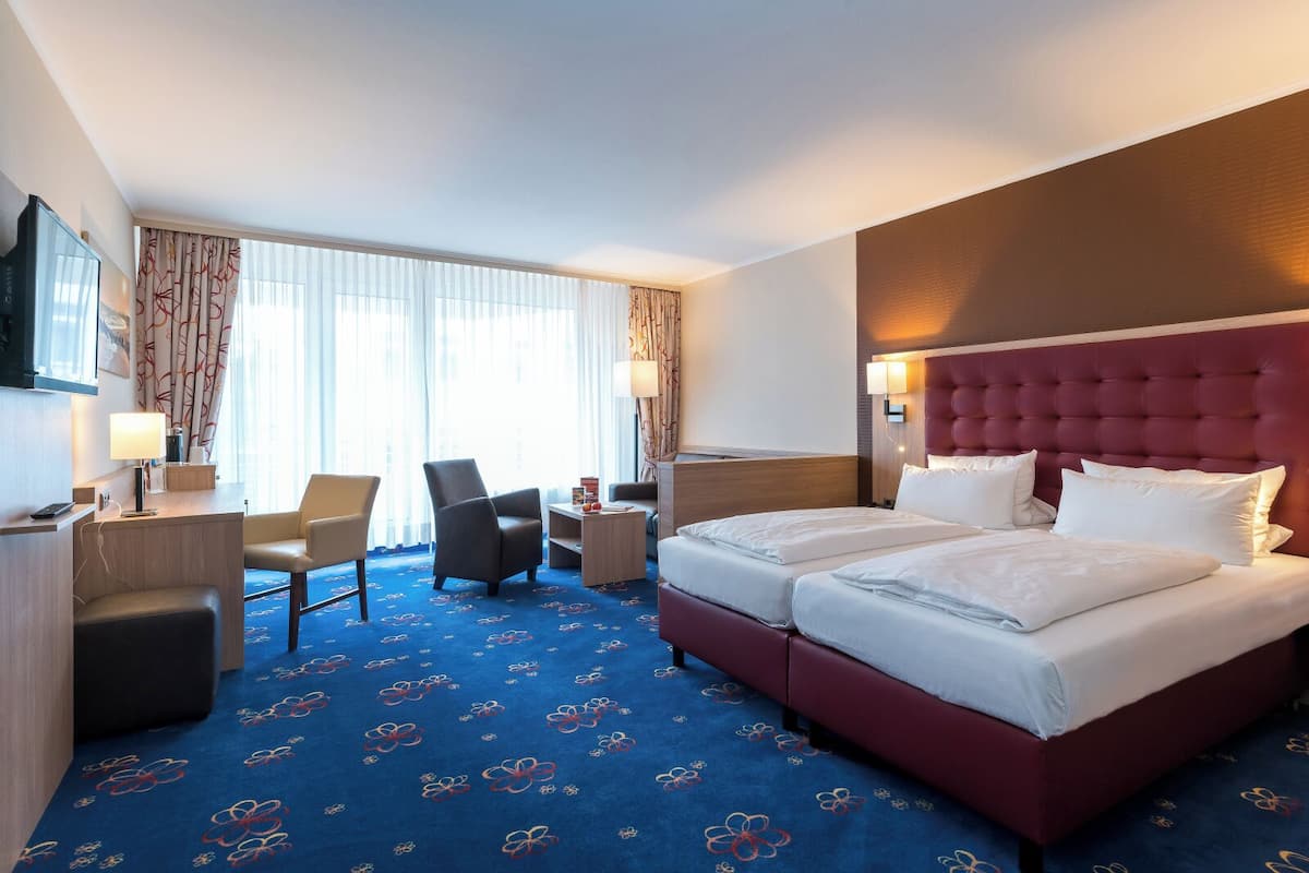 Junior Suite | 1 bedroom, hypo-allergenic bedding, minibar, in-room safe