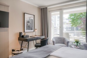 Literie hypoallergénique, minibar, coffre-fort, décor unique