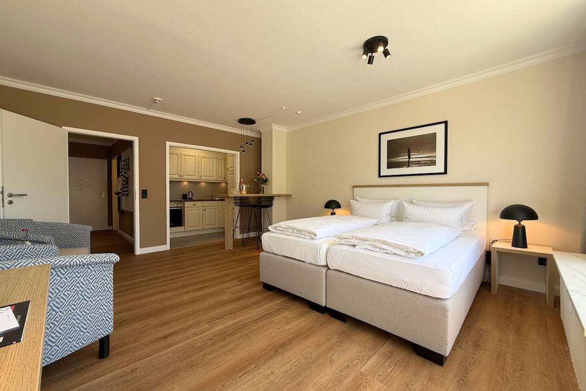 Studio, Balcony, City View | Hypo-allergenic bedding, minibar, in-room safe, individually decorated
