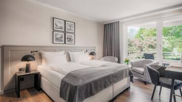 Hypo-allergenic bedding, minibar, in-room safe, individually decorated