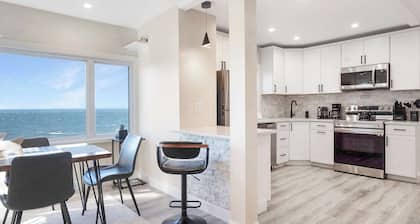 Coastal Retreat Waterfront, Deck, Awesome Views