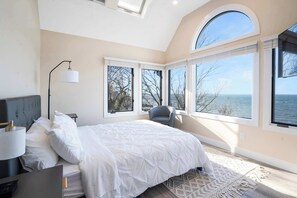 3 bedrooms, desk, iron/ironing board, WiFi