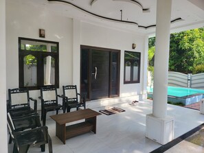 Pool - Villa with private pool (Kondavil)