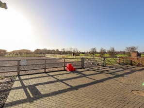 Sports court - Saddle Rack Cottage (Louth)