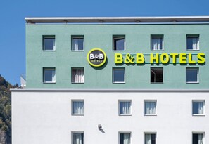 Front of property - B&B HOTEL Cluses Sud (Cluses)