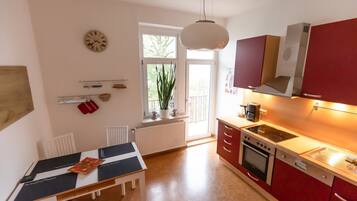 Fridge, microwave, stovetop, dishwasher